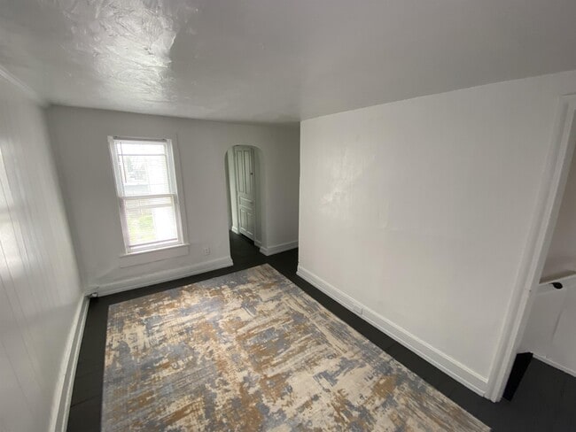 Building Photo - 338 S Sherman St