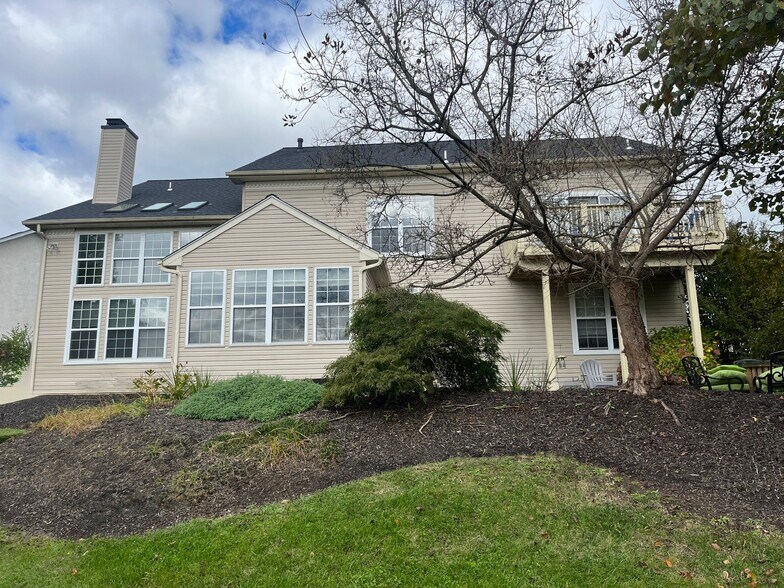 Back of the house - 1006 Glendevon Dr