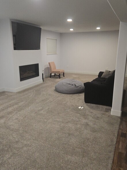 Building Photo - 210 W 510 S