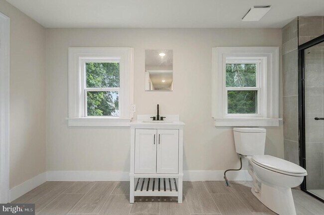 Building Photo - 553 Highland Ave