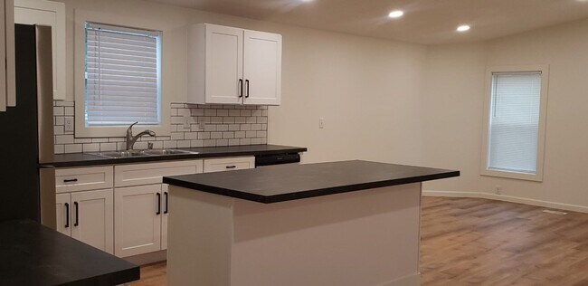 Building Photo - Beautiful 3-Bedroom Home with Bonus Room, ...
