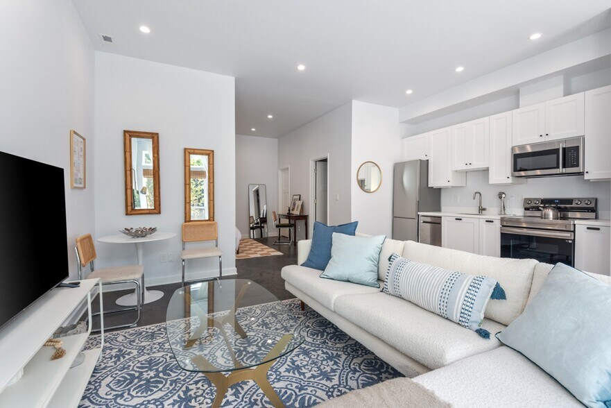 Building Photo - 4451 SE Division St