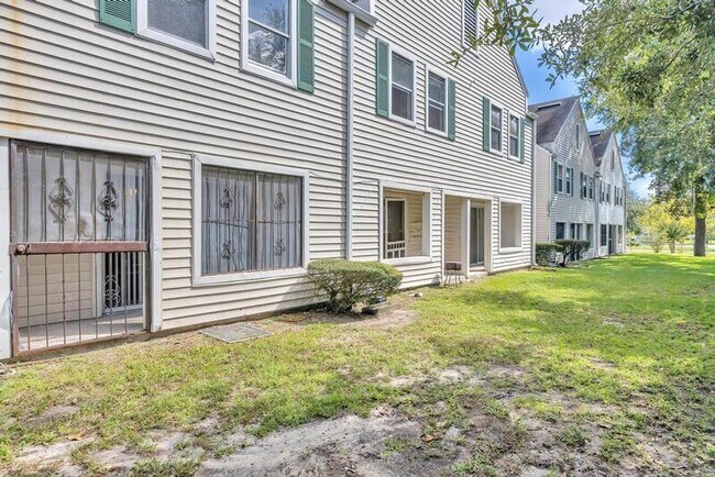 Building Photo - 111 E 1st St