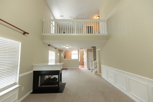 Building Photo - 121 Goldfinch Ave