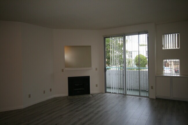 Building Photo - 3637 Clarington Ave