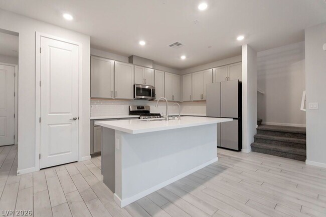 Building Photo - 11620 Desert Hollow Avenue