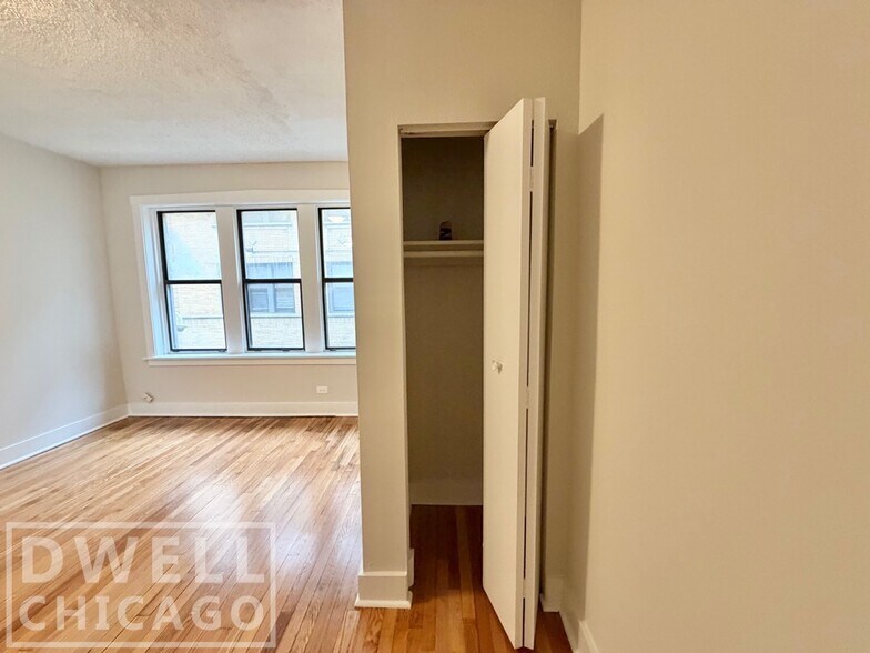 Building Photo - 1540 N Kedzie Ave