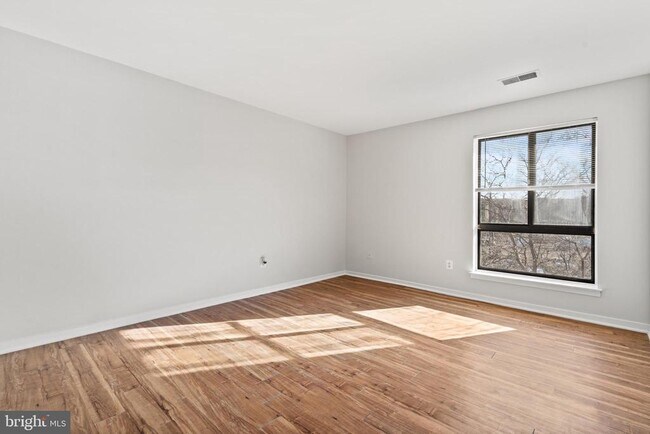 Building Photo - 561 Florida Ave