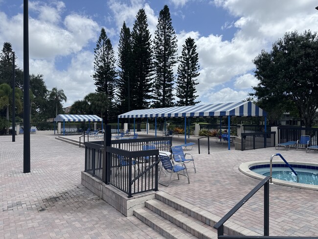 Building Photo - 3733 Carambola Cir N