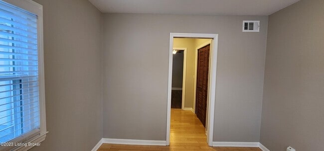 Building Photo - 208 Colonial Dr