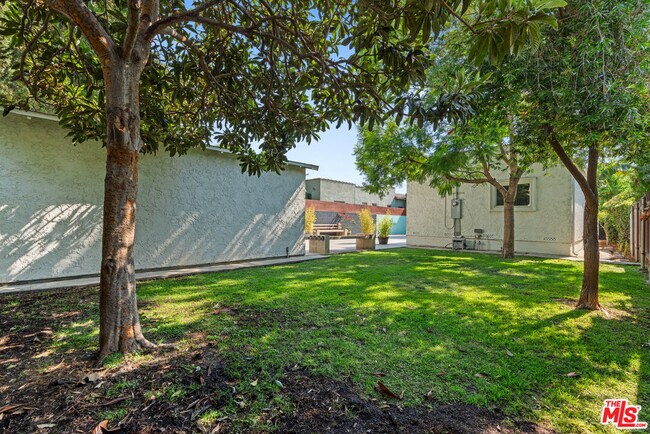 Building Photo - 4031 Edenhurst Ave