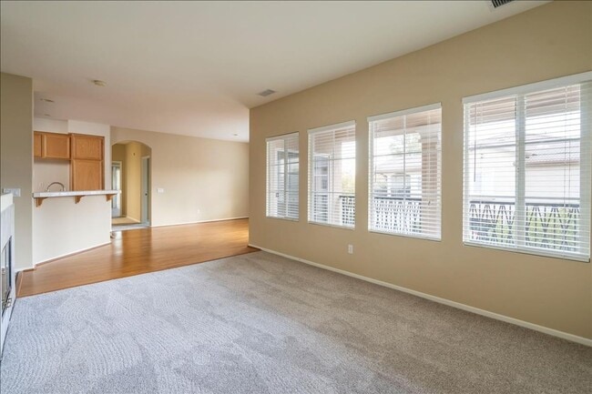 Building Photo - IMMACULATE 2+2 VALENCIA TOWNHOME!