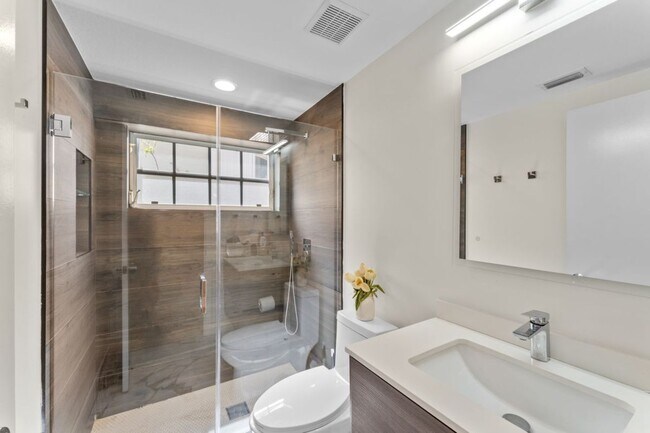 Building Photo - 1179 Laguna Springs Dr