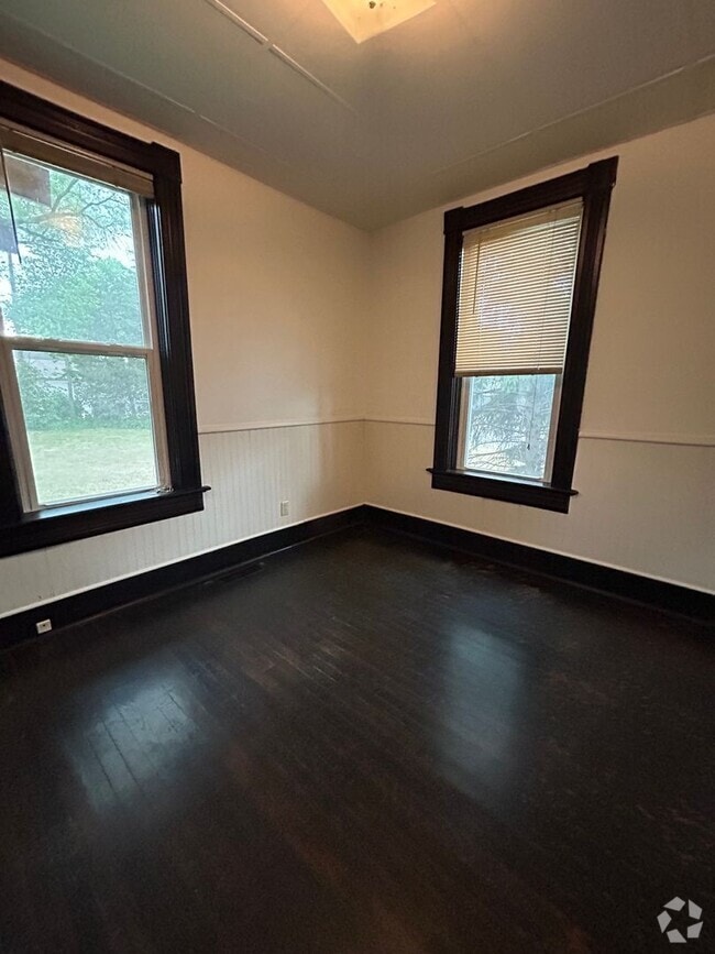 Building Photo - One Bedroom Apartment on La Crosse Northside