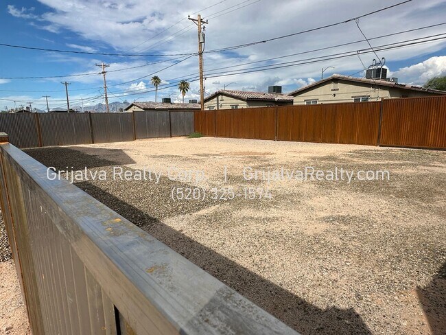 Building Photo - 4519 S 7th Ave