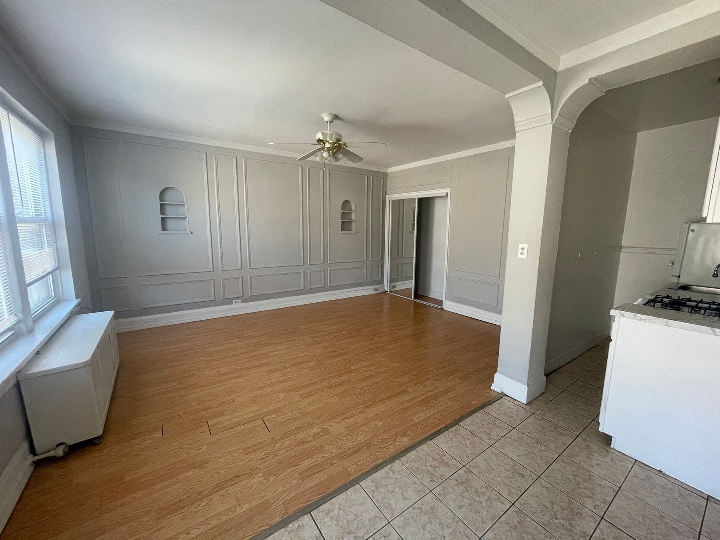 Building Photo - 449 W Briar Pl