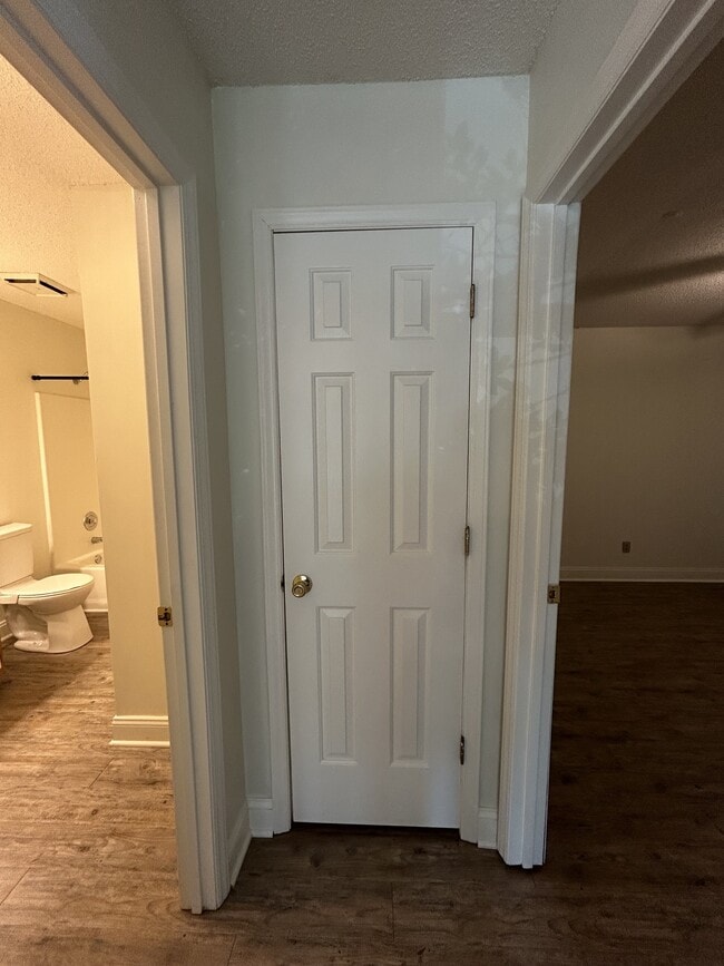 Building Photo - 104 Breezewood Dr