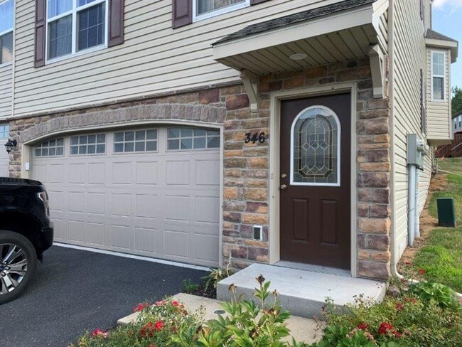 Building Photo - 346 Weatherstone Dr