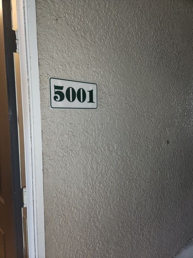 Building Photo - 5001