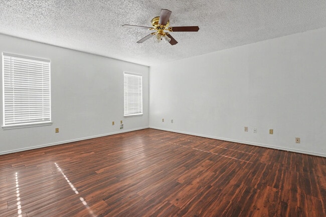 Building Photo - 1010 Hyden Ave