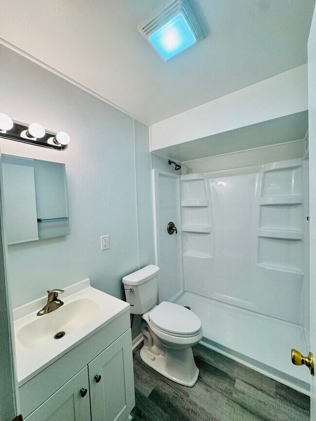 Building Photo - 3327-3233 Roosevelt Boulevard Multi Unit