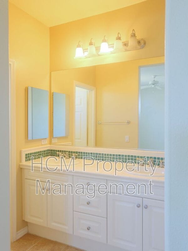 Building Photo - 2736 Cabrillo Ave