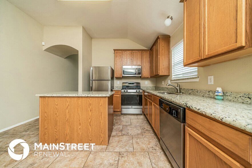 Building Photo - 623 Soledad St