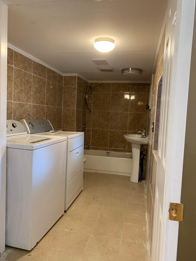 bathroom2 /laundry - 61 S 19th St