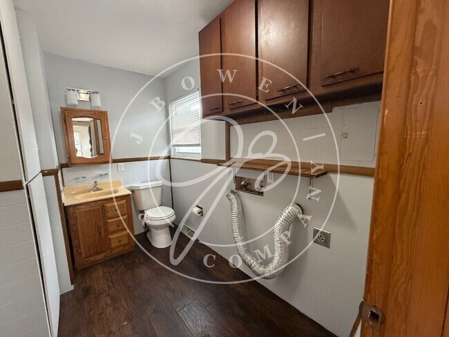 Building Photo - Charming 3-Bedroom Home on Curson Drive with fenced backyard.