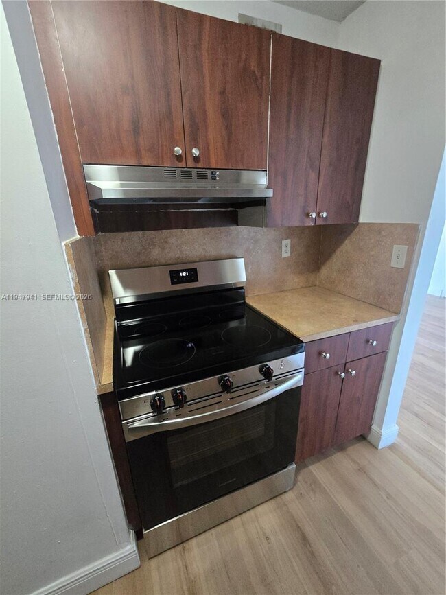 Building Photo - 7423 SW 152nd Ave