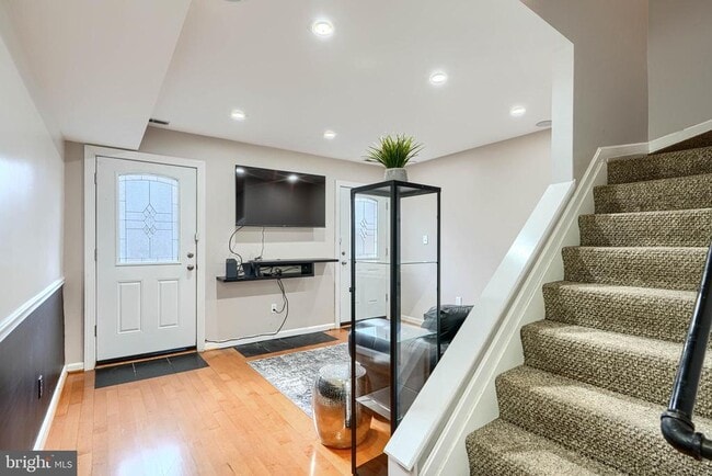 Building Photo - 624 Jasper St