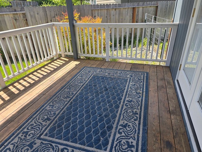 Building Photo - 3 bed 2 bath   Home for Rent in Grants Pass