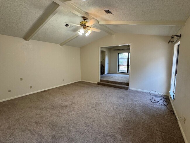 Building Photo - Beautiful Central Waco Home