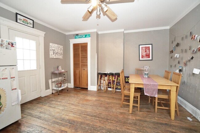 Building Photo - Awesome 4 Bed/ 2 Full Bath on Fairview Min...