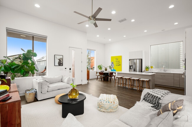 Building Photo - 6013 Florencia Ln