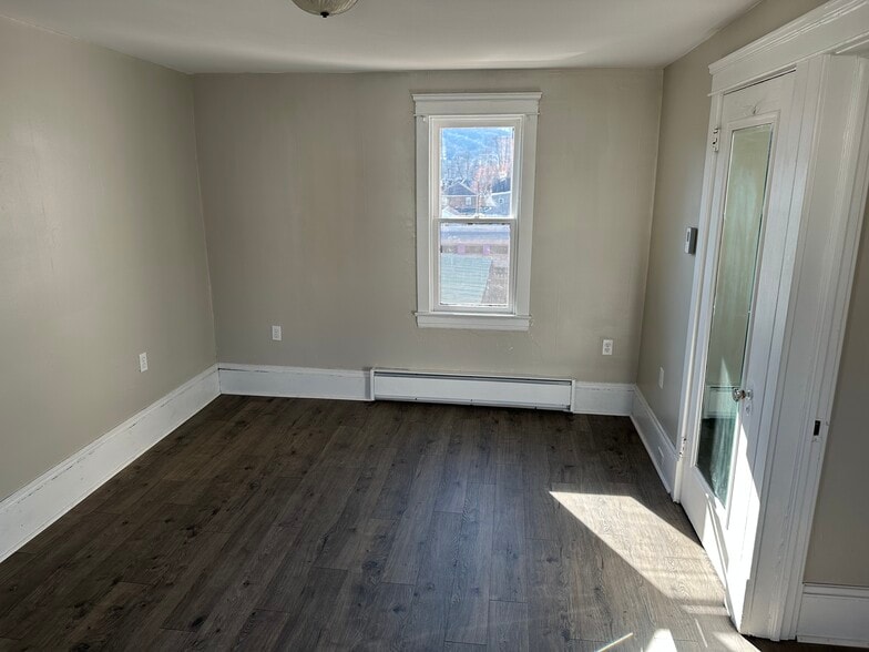 Bedroom 1 - 106 Saint John St