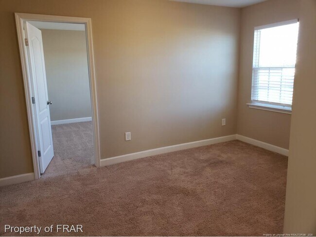 Building Photo - 211 Rainmaker St