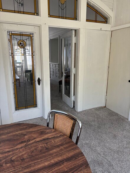 Building Photo - 589 E Losey St