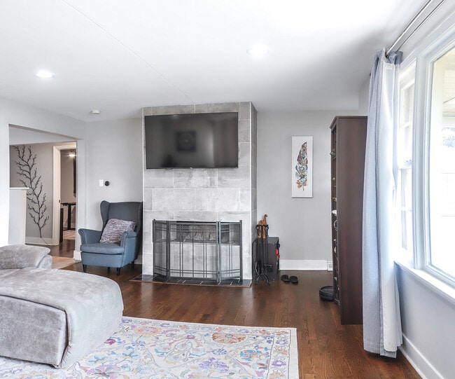 Building Photo - 227 N Butterfield Rd