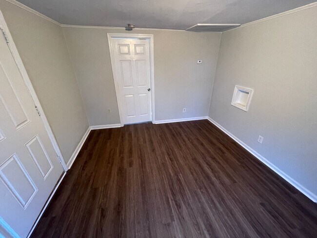 Building Photo - 2 Bedroom House in Sharpsburg - New Centra...