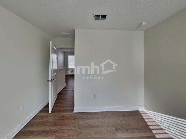 Building Photo - 5944 Pinewood Ests Dr