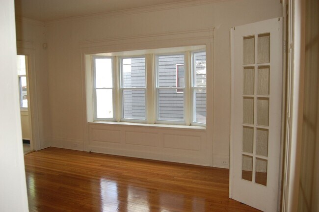 Building Photo - AVAILABLE AUGUST 1, 2026 - Charming 1st. F...