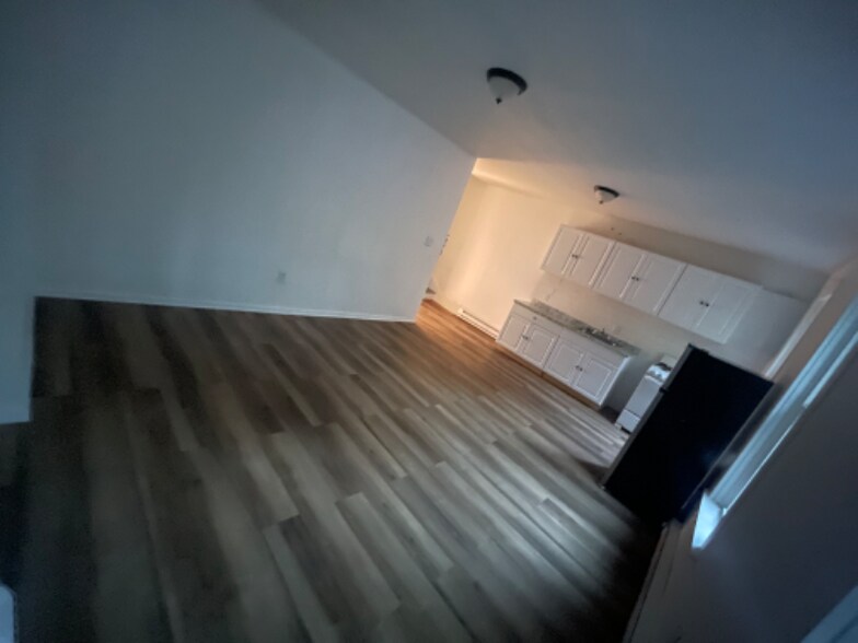 Building Photo - 304 S 6th St