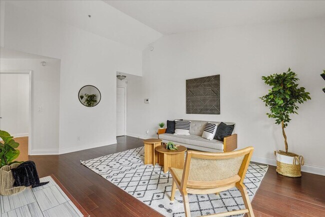 Building Photo - $1,500/mo – 2BR/1BA Condo in Northwest Austin with Stone Fireplace & Balcony