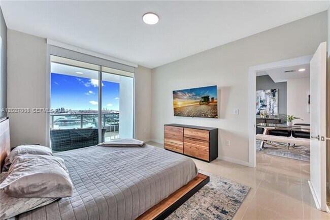 Building Photo - 900 Biscayne Blvd