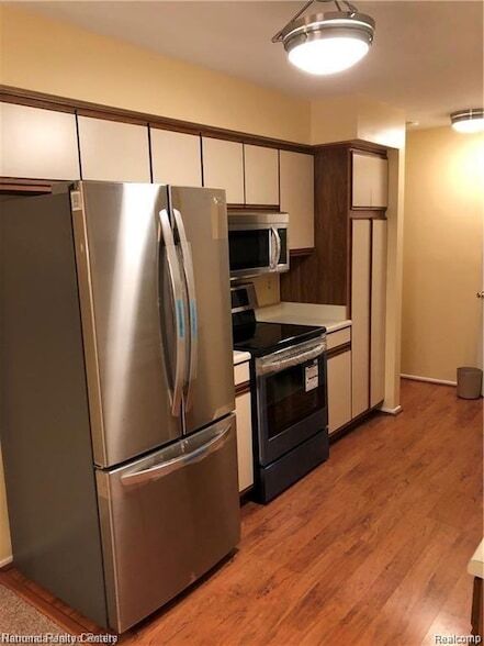 Building Photo - 43449 Arbor Way W