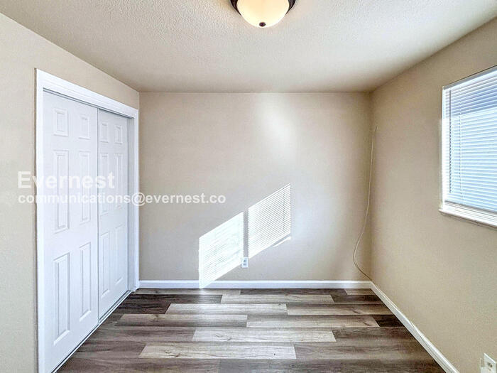 Building Photo - 1345 Xanadu St