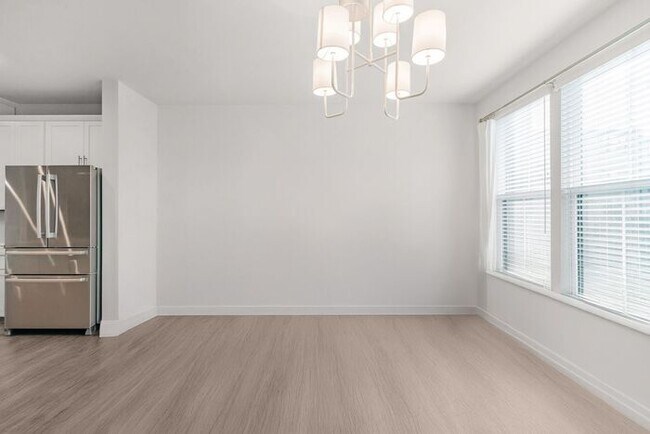 Building Photo - Stunning 3-Bedroom Townhouse in the Heart of South End!