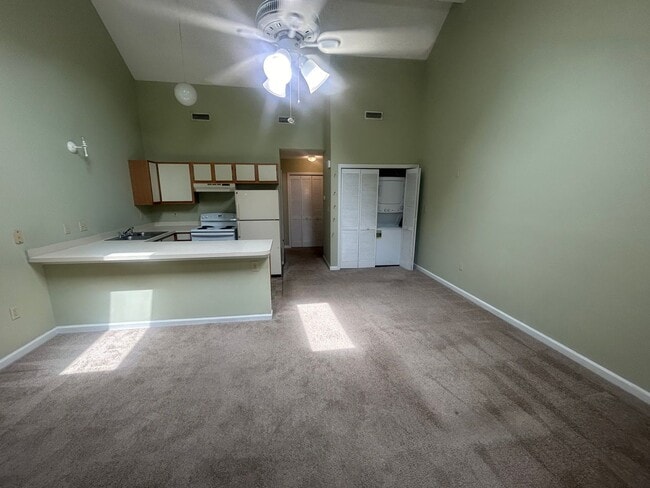 Building Photo - 924 Fairwood Lakes Dr