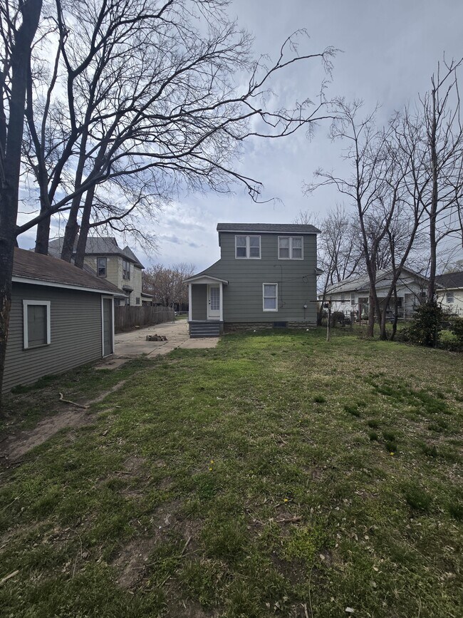 Building Photo - 250 Millwood N